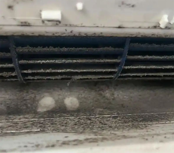 罗定空调吹的风有股烧焦味是怎么回事